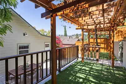5850 Burwood Ave, Los Angeles, CA 90042 - Photo 33