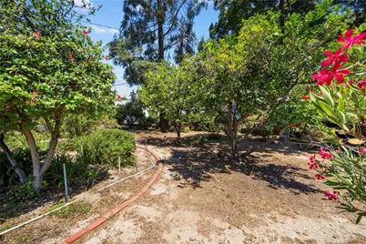 17439 Donmetz, Granada Hills, CA 91344 - Photo 47