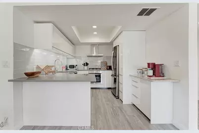 1037 N Vista, Los Angeles, CA 90046 - Photo 19