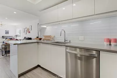1037 N Vista, Los Angeles, CA 90046 - Photo 23