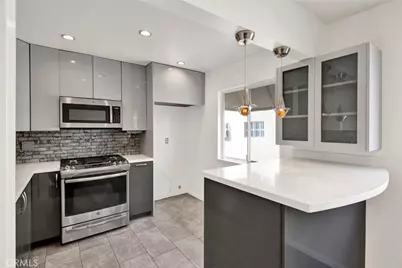 9745 Via Roma, Burbank, CA 91504 - Photo 7