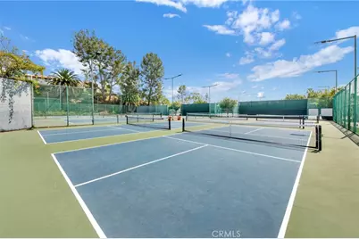 9745 Via Roma, Burbank, CA 91504 - Photo 25