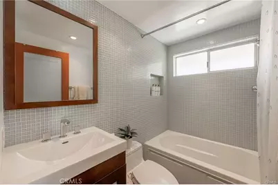 19281 Berclair Ln, Tarzana, CA 91356 - Photo 37