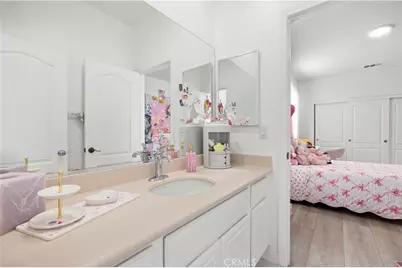 15660 Walt Court, Canyon Country, CA 91387 - Photo 33