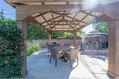 9720 Hayvenhurst, North Hills, CA 91343 - Photo 7