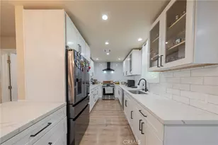 9720 Hayvenhurst, North Hills, CA 91343 - Photo 19
