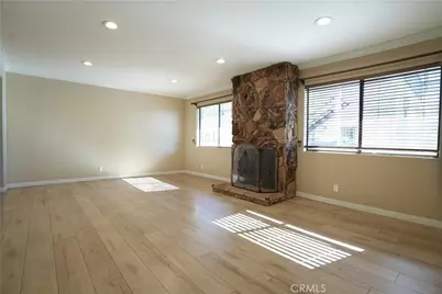 635 E Elmwood Avenue #204, Burbank, CA 91501 - Photo 5