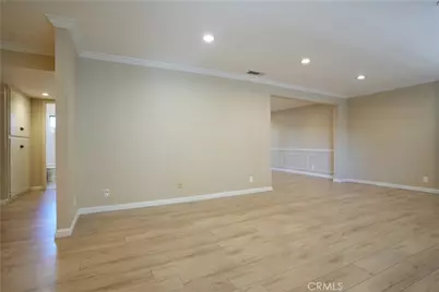 635 E Elmwood Avenue #204, Burbank, CA 91501 - Photo 7