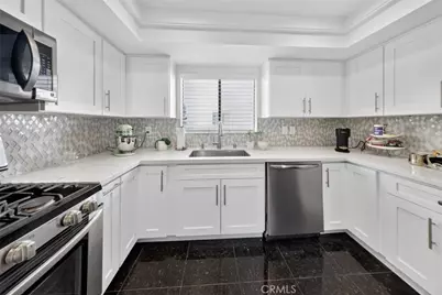 6420 Hazeltine Avenue #9, Van Nuys, CA 91401 - Photo 13