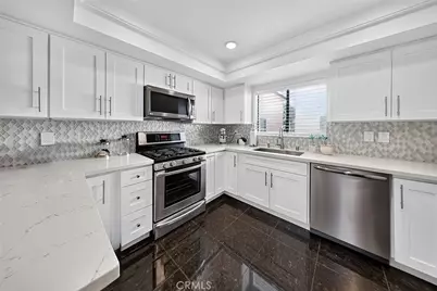 6420 Hazeltine Avenue #9, Van Nuys, CA 91401 - Photo 11