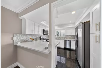 6420 Hazeltine Avenue #9, Van Nuys, CA 91401 - Photo 7
