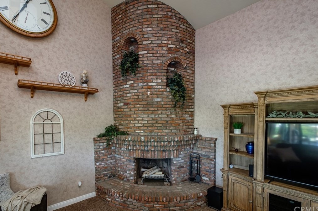 12958 Valley View Ct, Apple Valley CA  92308-6184 exterior