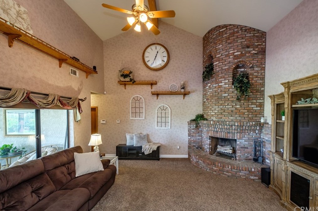 12958 Valley View Ct, Apple Valley CA  92308-6184 exterior