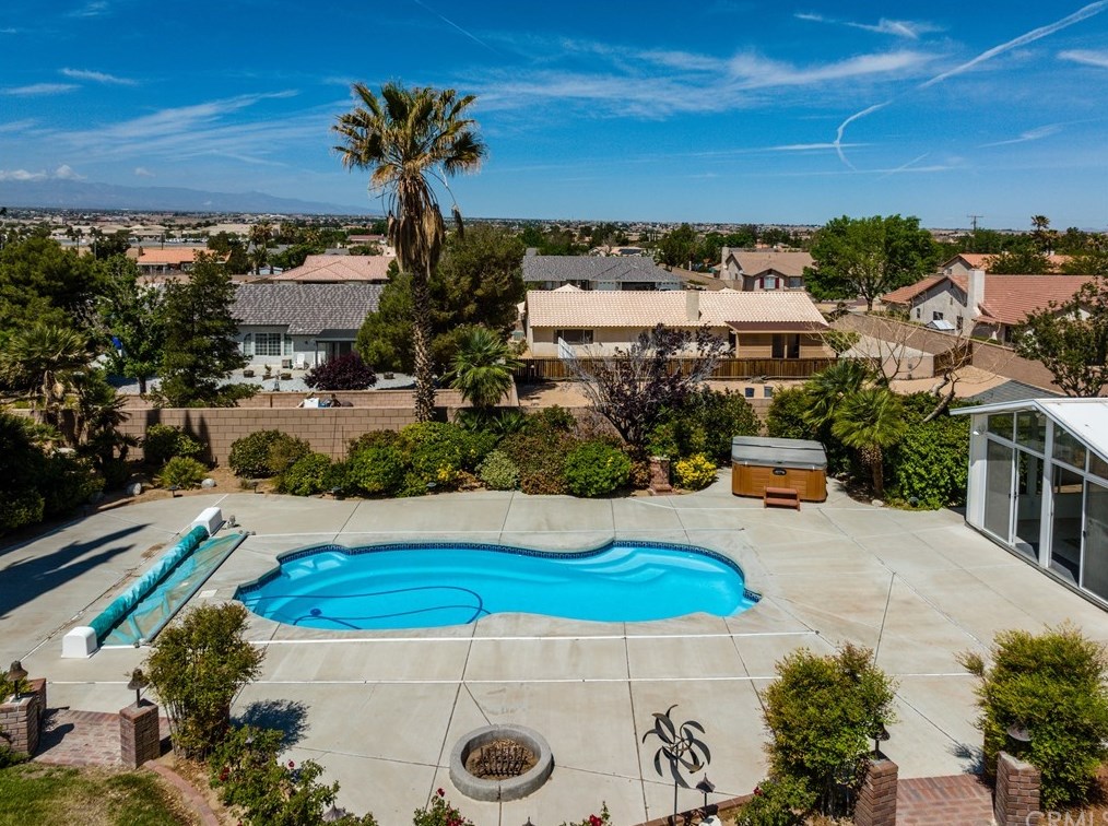 12958 Valley View Ct, Apple Valley CA  92308-6184 exterior