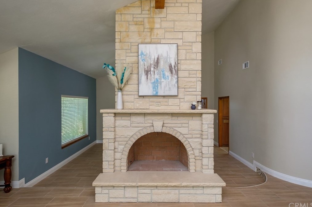 12958 Valley View Ct, Apple Valley CA  92308-6184 exterior