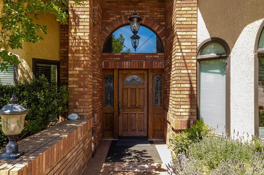 12958 Valley View Ct, Apple Valley CA  92308-6184 exterior