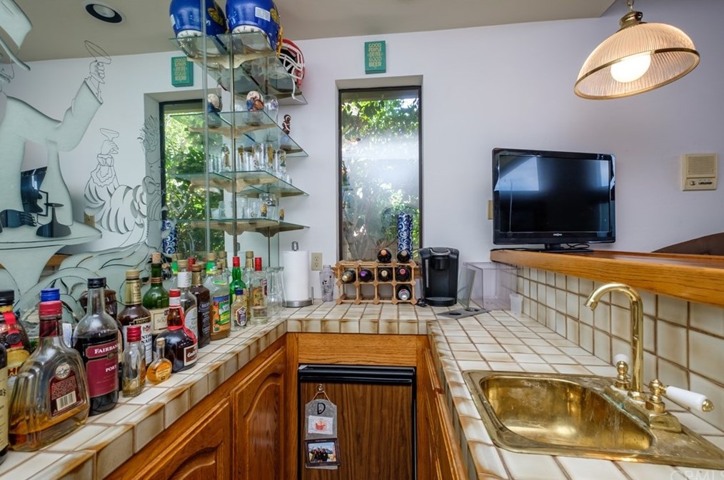 12958 Valley View Ct, Apple Valley CA  92308-6184 exterior