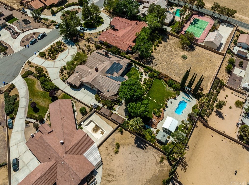 12958 Valley View Ct, Apple Valley CA  92308-6184 exterior