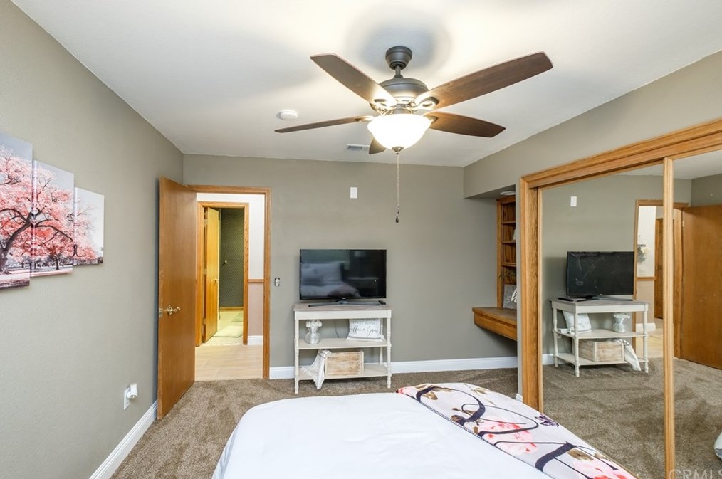 12958 Valley View Ct, Apple Valley CA  92308-6184 exterior