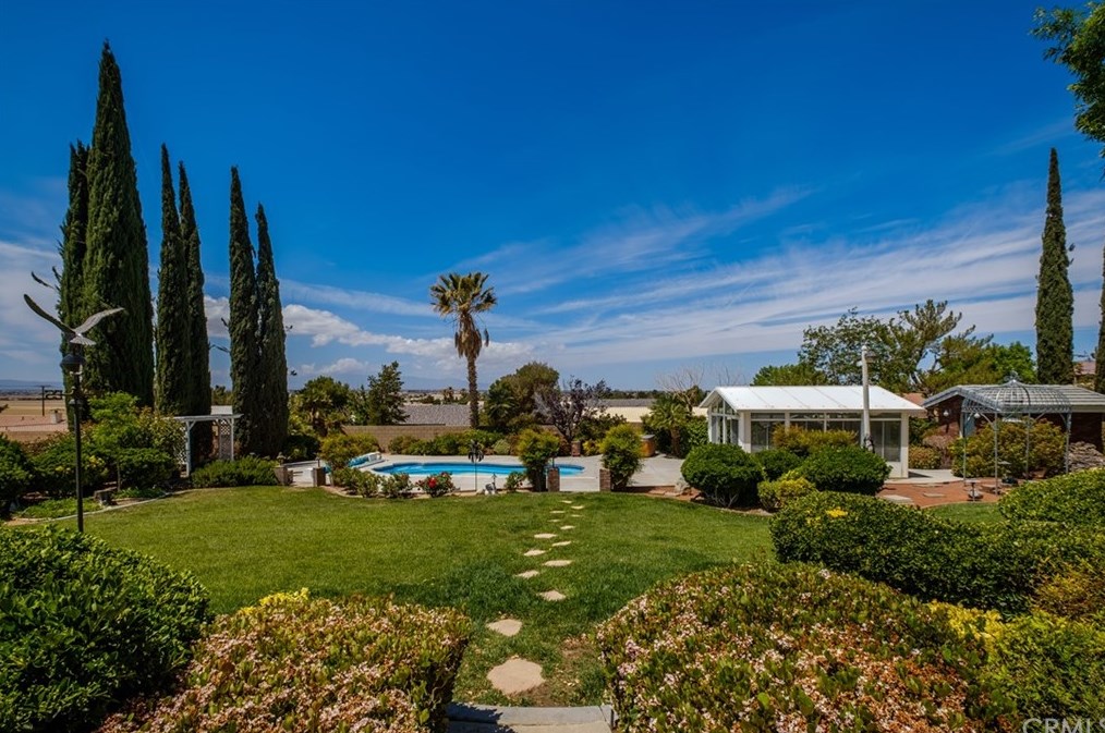 12958 Valley View Ct, Apple Valley CA  92308-6184 exterior