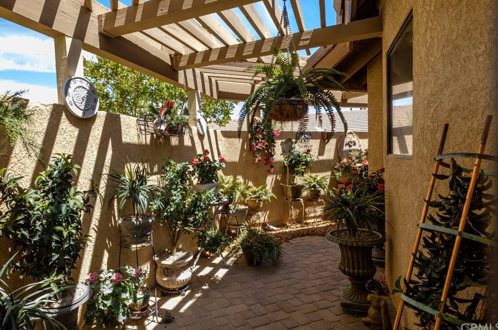 12958 Valley View Ct, Apple Valley CA  92308-6184 exterior