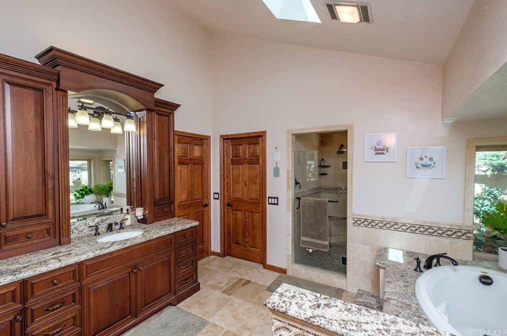 12958 Valley View Ct, Apple Valley CA  92308-6184 exterior