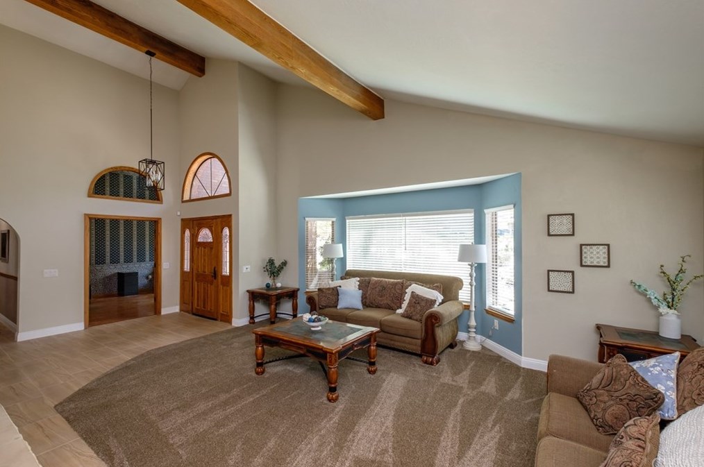 12958 Valley View Ct, Apple Valley CA  92308-6184 exterior