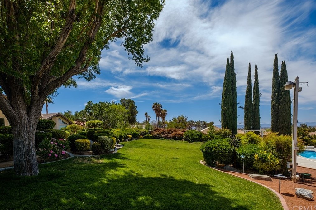 12958 Valley View Ct, Apple Valley CA  92308-6184 exterior