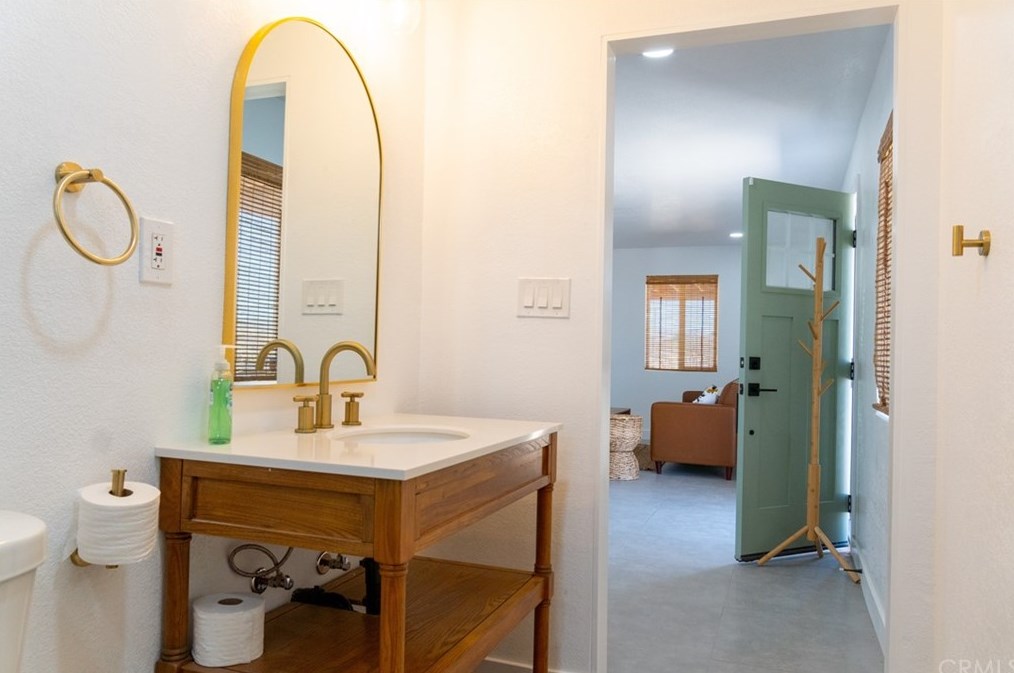 60521 Lorraine Ave, Yucca Valley CA  92285-3275 exterior