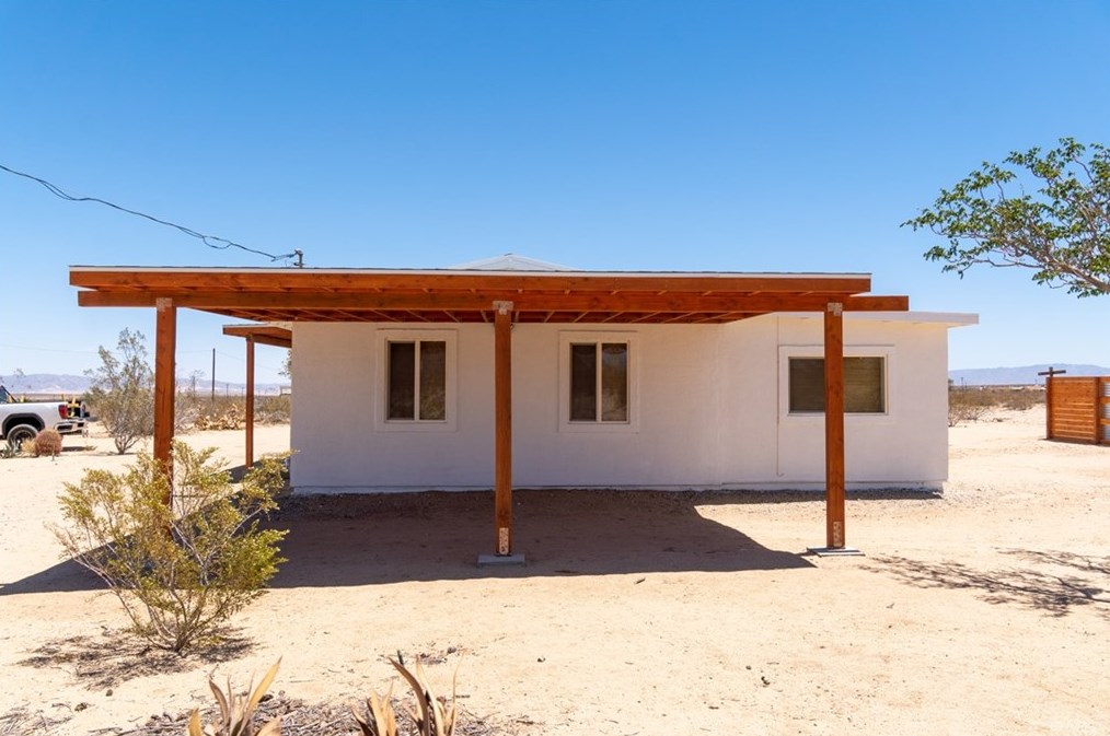 60521 Lorraine Ave, Yucca Valley CA  92285-3275 exterior