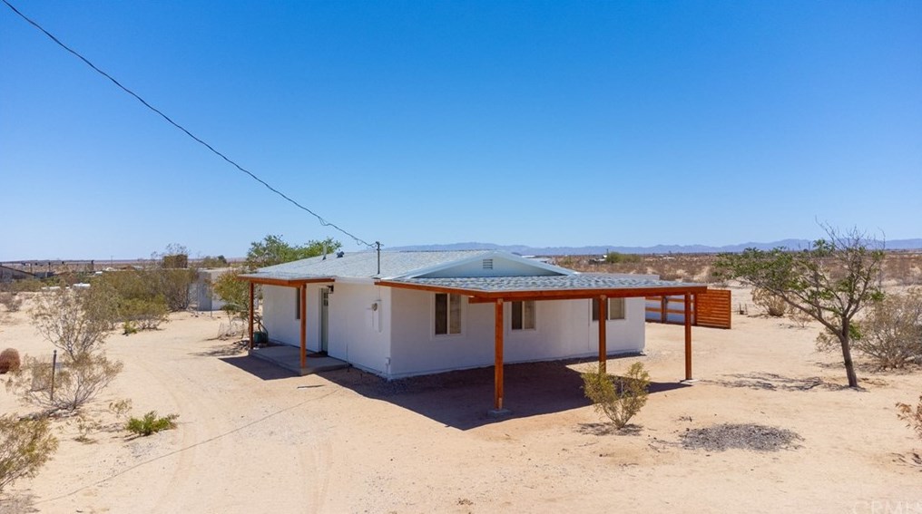 60521 Lorraine Ave, Yucca Valley CA  92285-3275 exterior