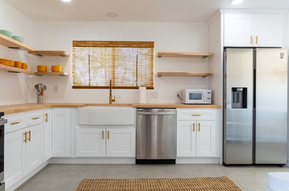 60521 Lorraine Ave, Yucca Valley CA  92285-3275 exterior