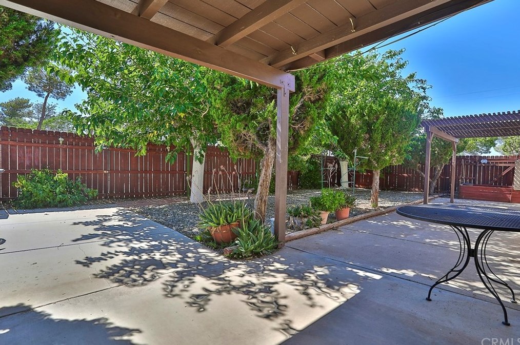 8356 Hickory Ave, Hesperia CA  92345-3818 exterior