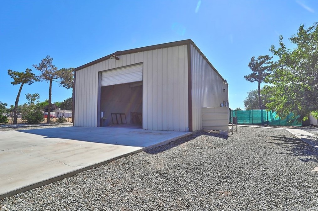 8356 Hickory Ave, Hesperia CA  92345-3818 exterior