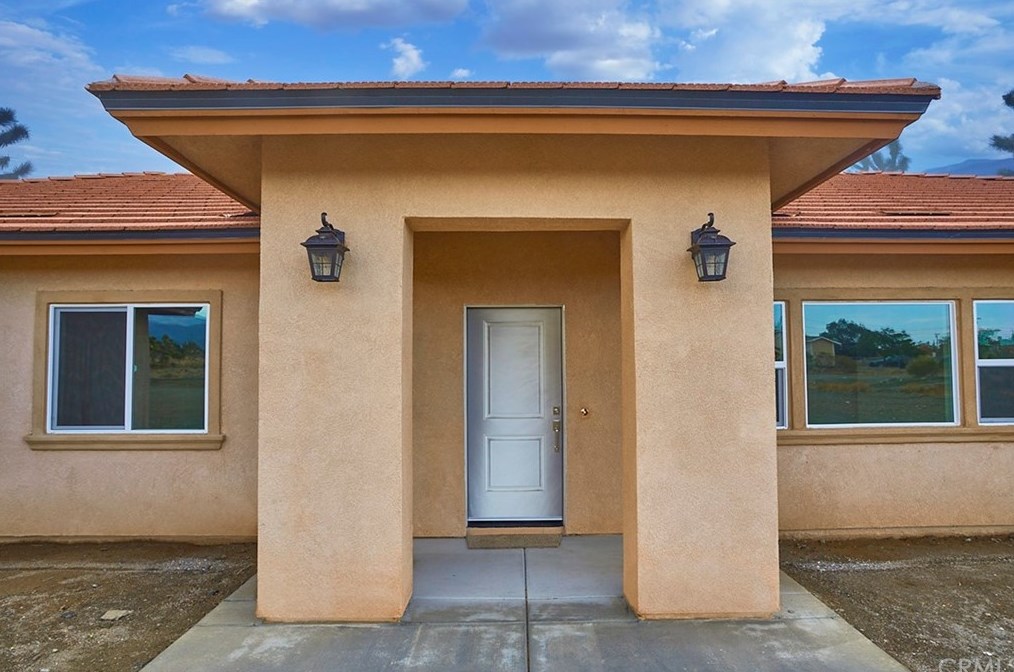 3790 Aragon Rd, Phelan CA  92371 exterior