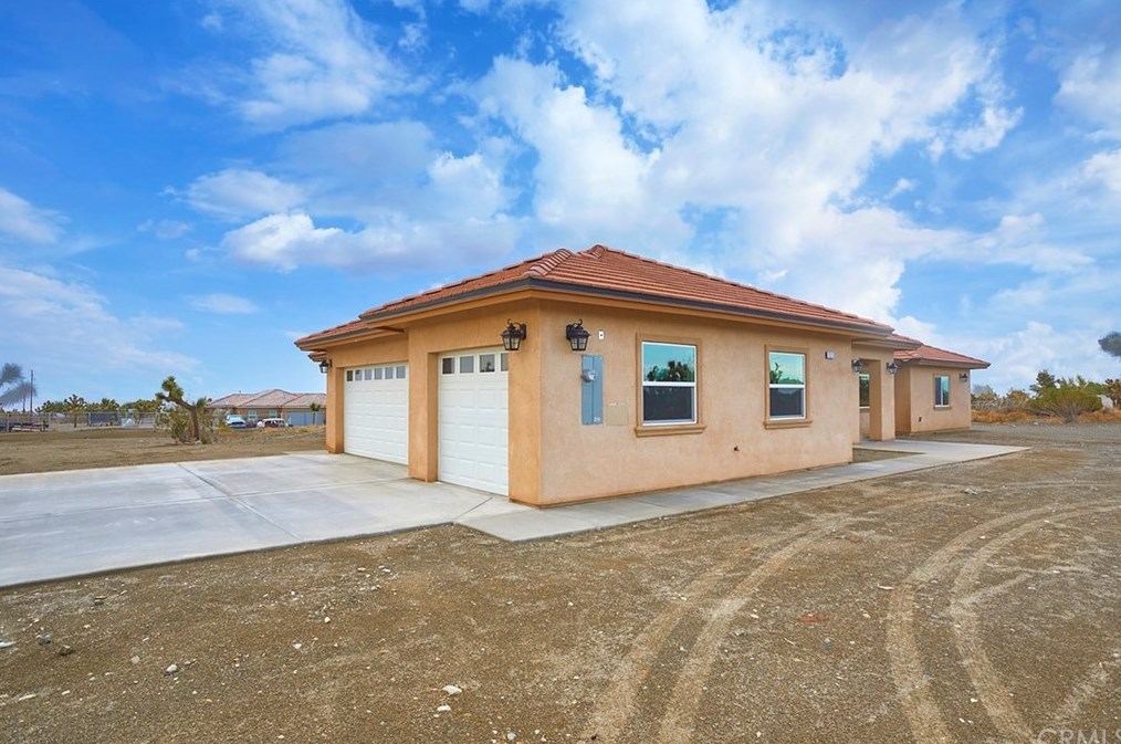 3790 Aragon Rd, Phelan CA  92371 exterior