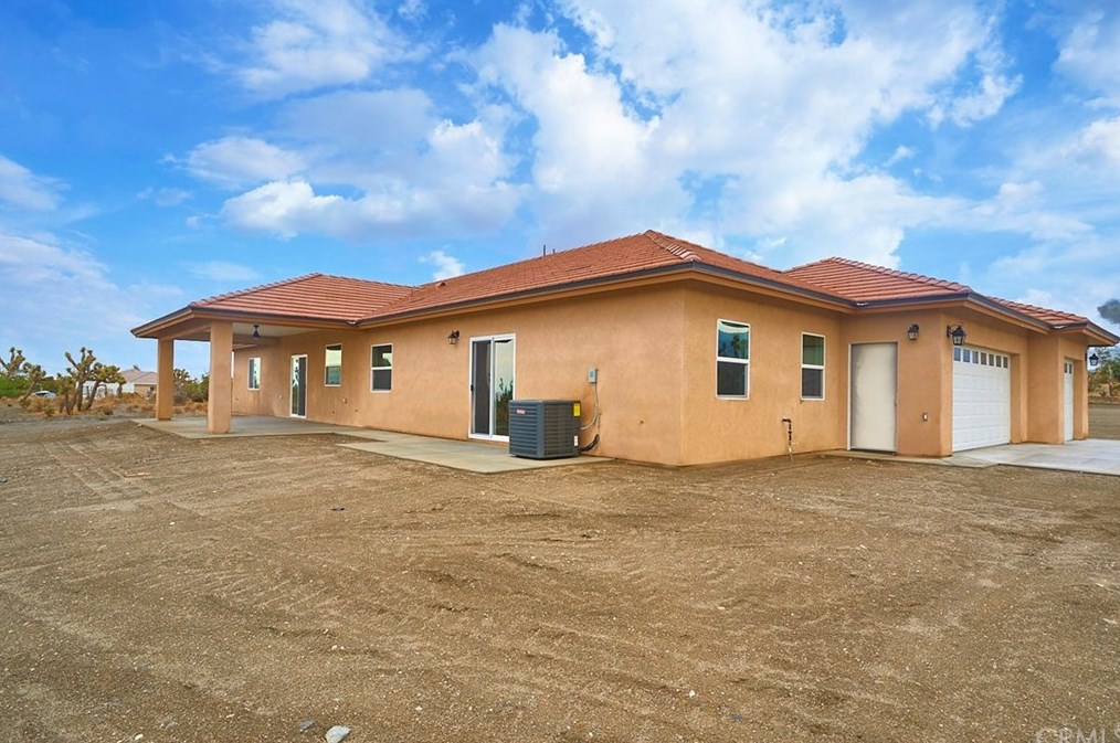 3790 Aragon Rd, Phelan CA  92371 exterior