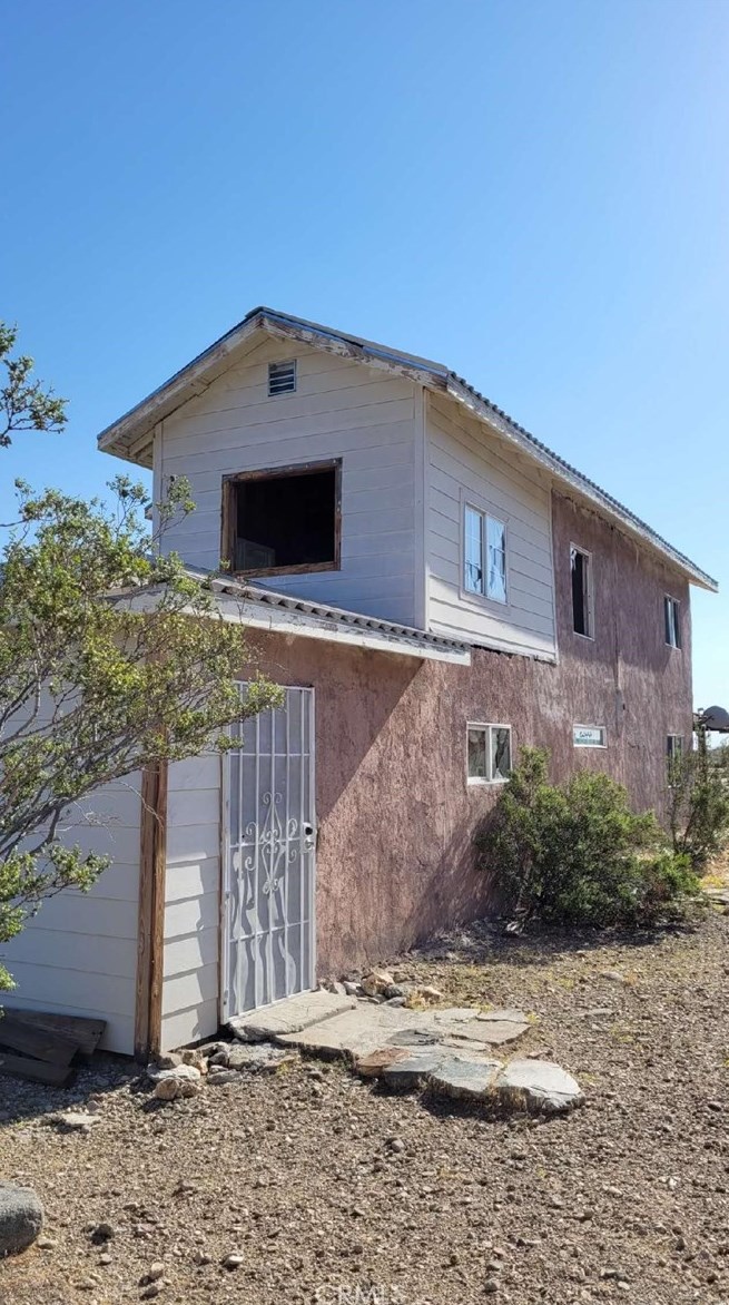 8255 Custer Ave, Lucerne Valley CA  92356-7252 exterior