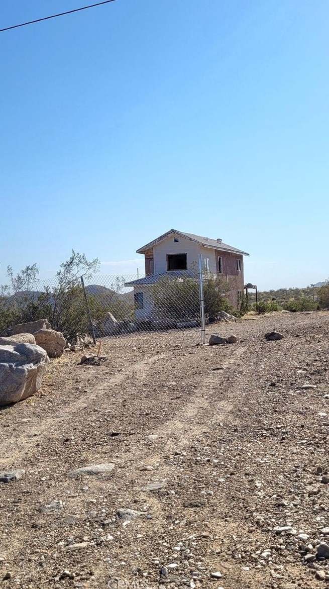 8255 Custer Ave, Lucerne Valley CA  92356-7252 exterior