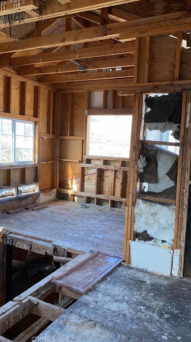 8255 Custer Ave, Lucerne Valley CA  92356-7252 exterior