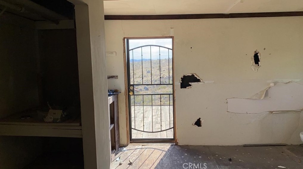 8255 Custer Ave, Lucerne Valley CA  92356-7252 exterior