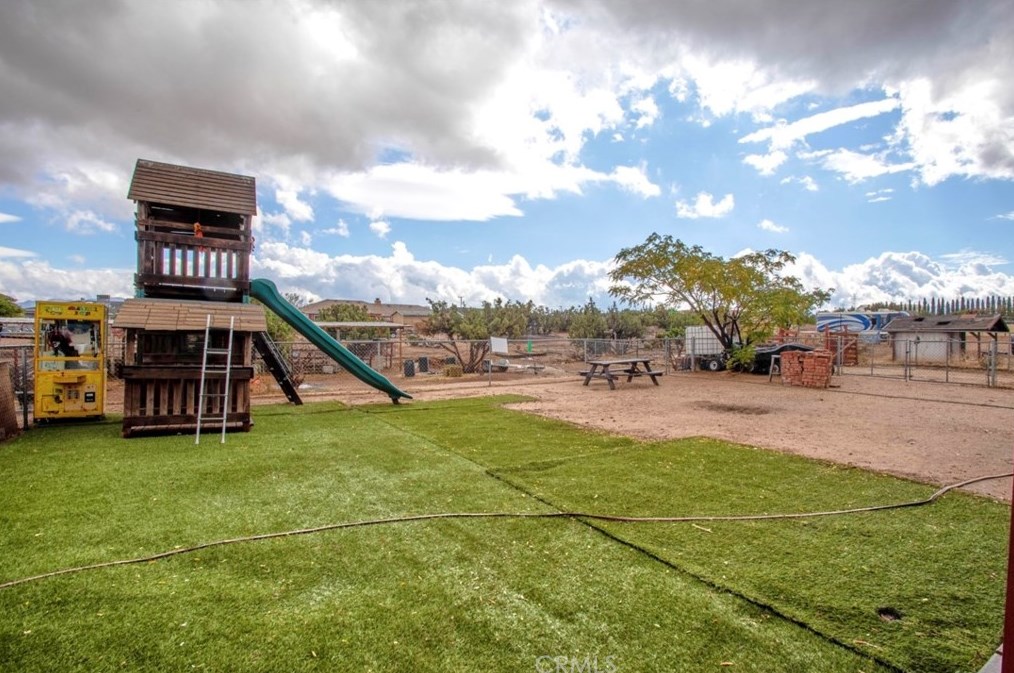 7461 Oakwood Ave, Hesperia CA  92345-4145 exterior