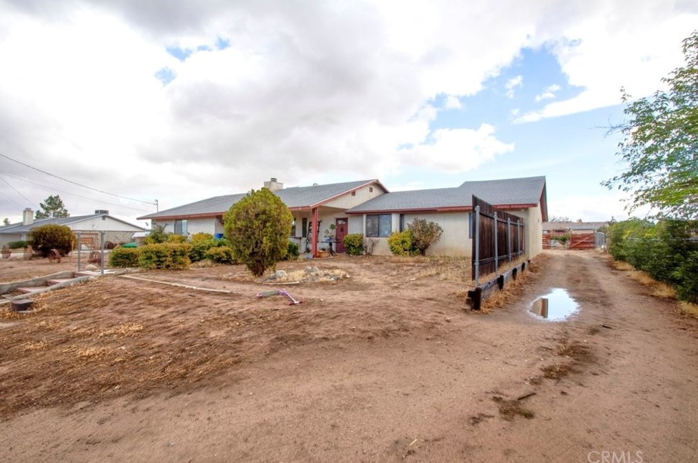 7461 Oakwood Ave, Hesperia CA  92345-4145 exterior
