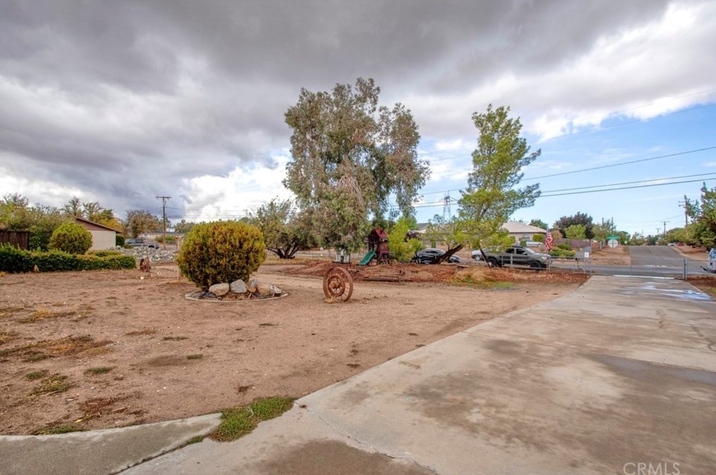 7461 Oakwood Ave, Hesperia CA  92345-4145 exterior