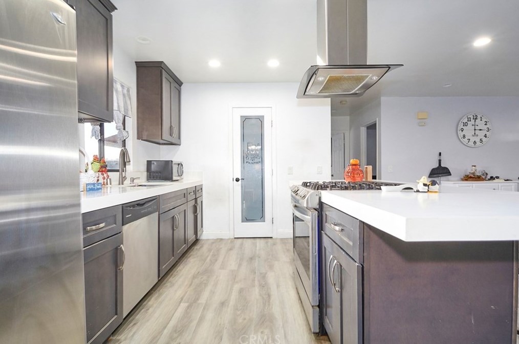 7461 Oakwood Ave, Hesperia CA  92345-4145 exterior