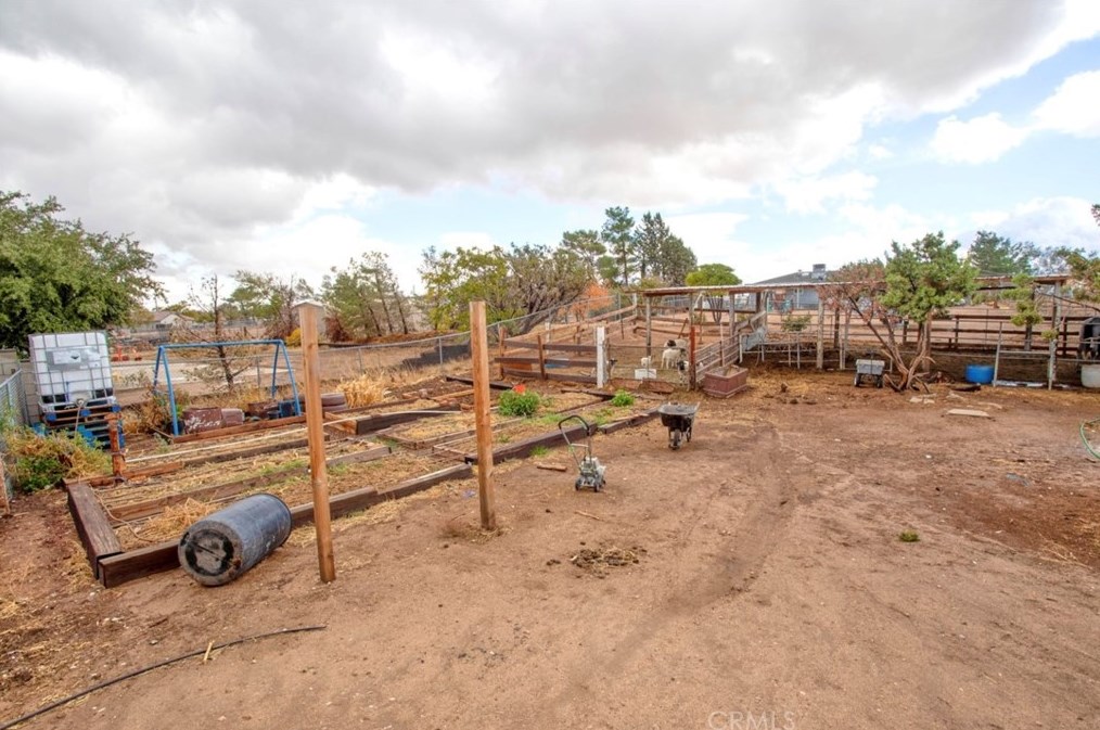 7461 Oakwood Ave, Hesperia CA  92345-4145 exterior