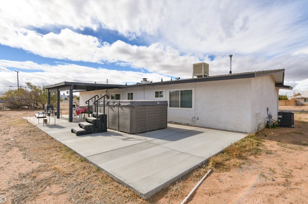 14731 Pawnee Rd, Apple Valley CA  92307-4028 exterior