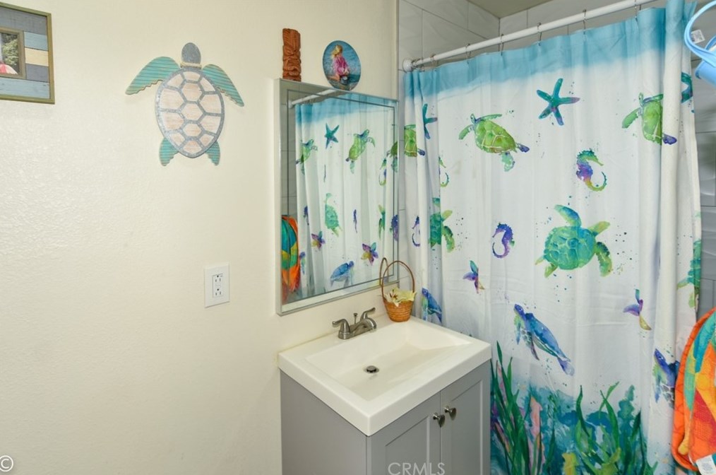 14731 Pawnee Rd, Apple Valley CA  92307-4028 exterior