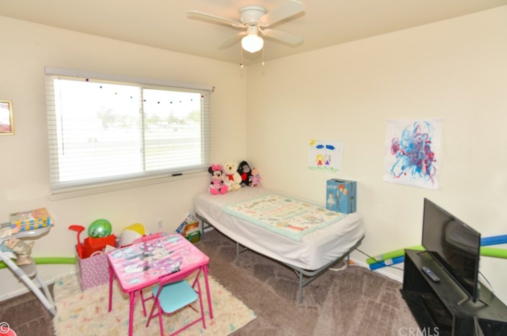 14731 Pawnee Rd, Apple Valley CA  92307-4028 exterior