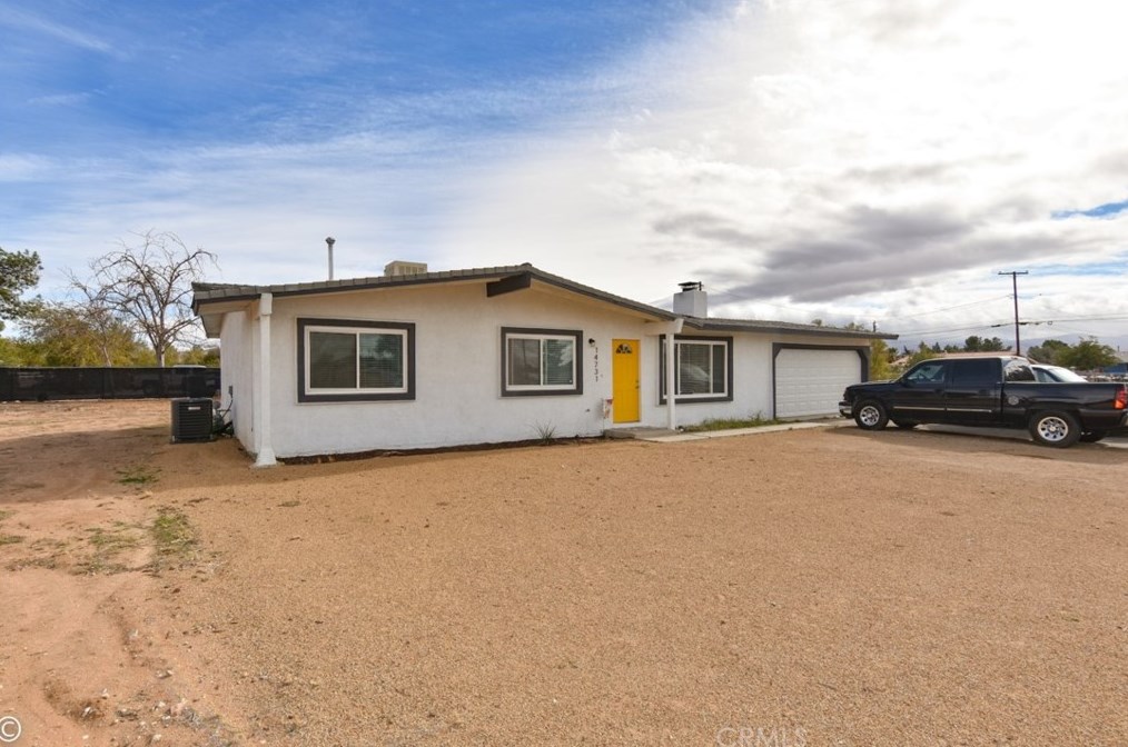 14731 Pawnee Rd, Apple Valley CA  92307-4028 exterior